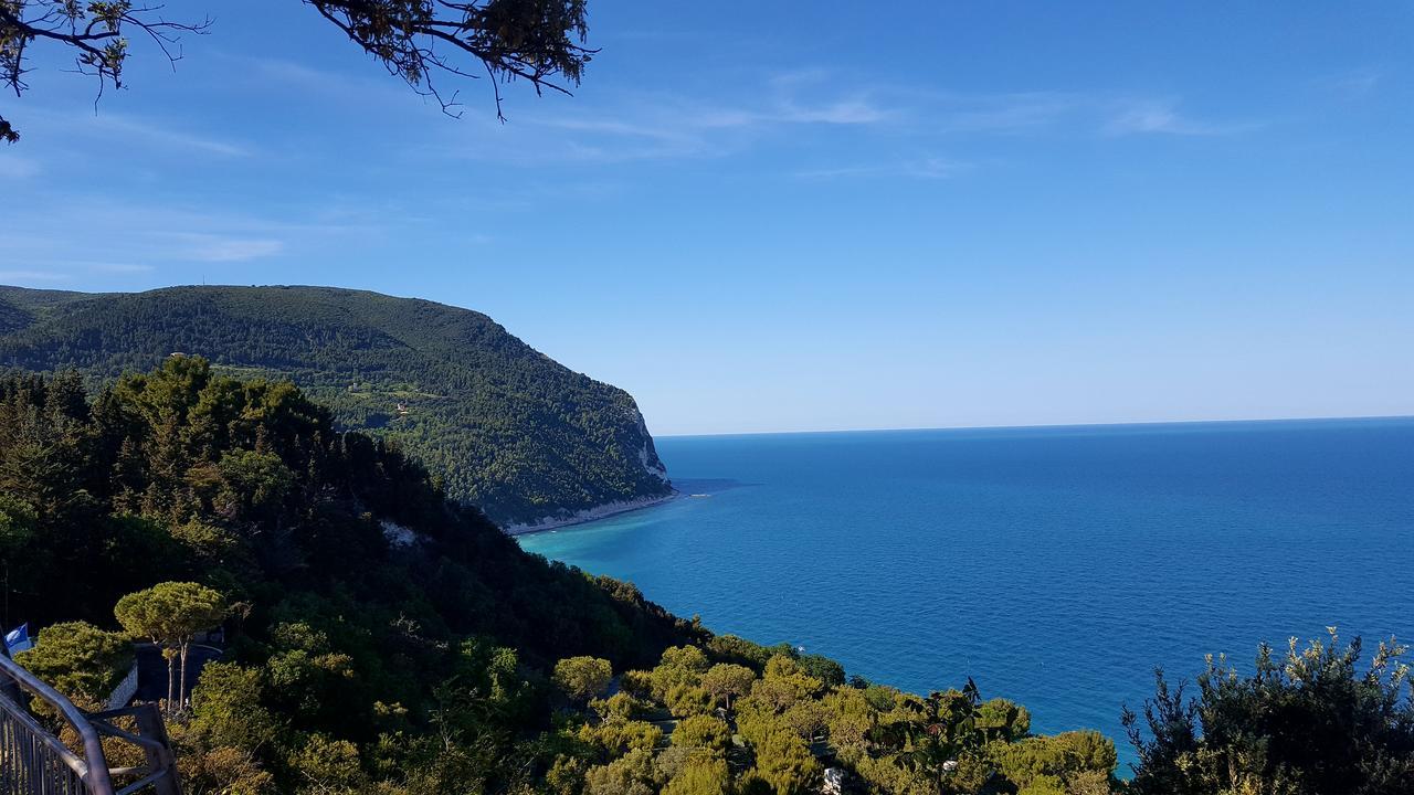 Amare Sirolo Bed and Breakfast Εξωτερικό φωτογραφία