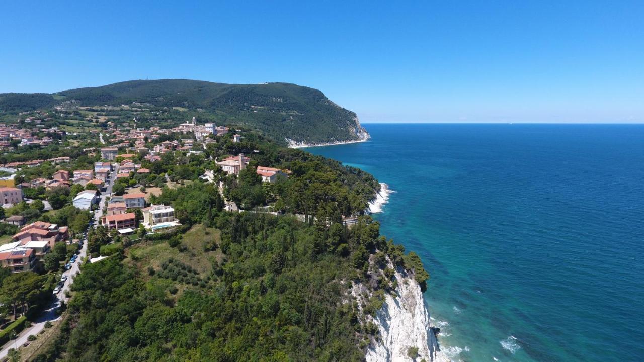 Amare Sirolo Bed and Breakfast Εξωτερικό φωτογραφία